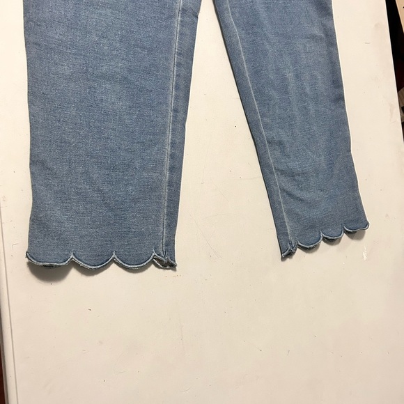 jeans size L but in numerical size it is like 14 -16 it is elastic at the waist - Picture 5 of 8